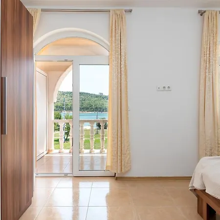 Jurica Apartman *